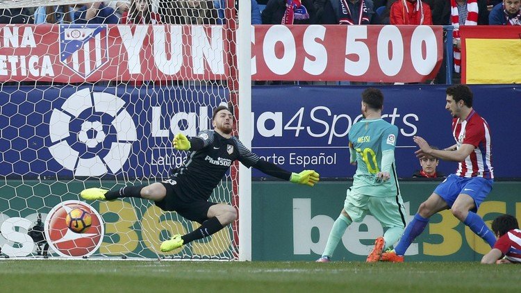 برشلونة يهزم أتلتيكو مدريد في الوقت القاتل