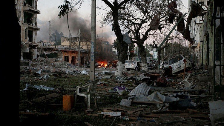شهود: 3 مصابين بانفجار سيارة مفخخة في عاصمة الصومال