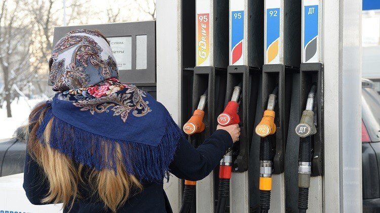 موسكو تتعهد بتسريع وتيرة خفض إنتاج النفط