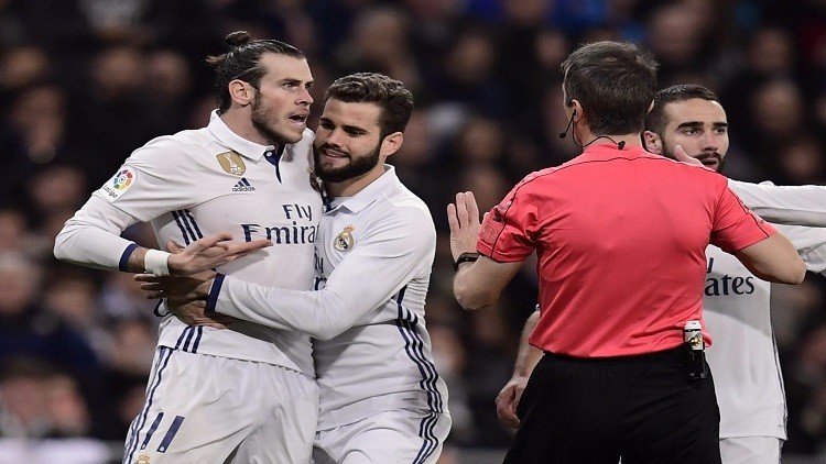 ريال مدريد يتعثر ويهدي الصدارة لبرشلونة