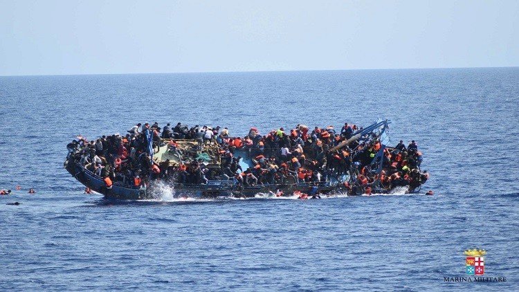 إنقاذ أكثر من ألف لاجئ عبروا البحر إلى أوروبا