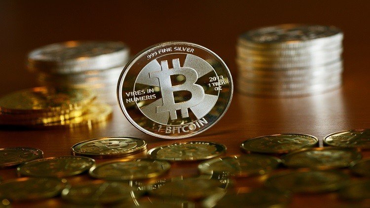 لأول مرة.."بيتكوين" أغلى من  أوقية الذهب