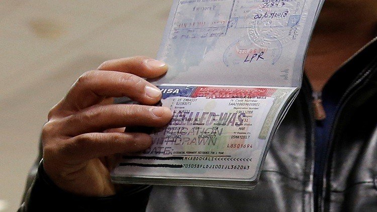 واشنطن تعلق العمل بنظام التأشيرات العاجلة