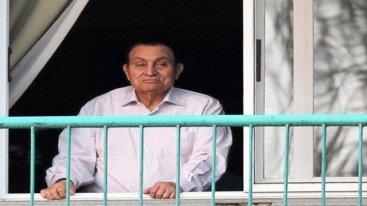 مبارك يبلغ السعودية برغبته في السفر إليها  