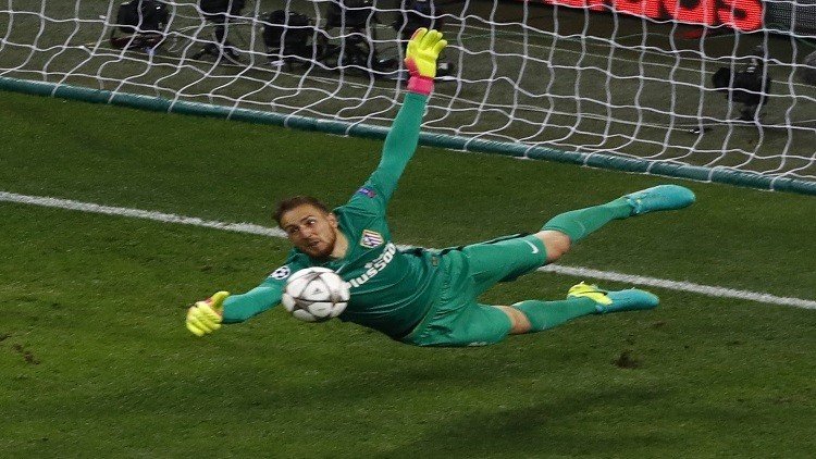 بالفيديو.. أوبلاك يذهل العالم بتصد ثلاثي خرافي!