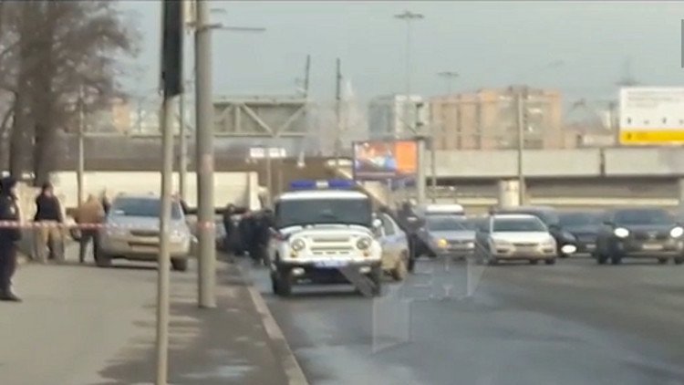 بالفيديو.. الشرطة الروسية تضبط سيارة تحمل أسلحة في موسكو