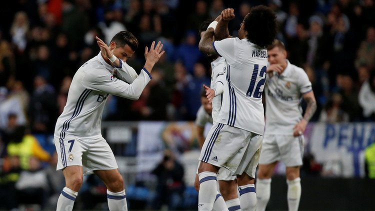 ريال مدريد للتشبث بالريادة وبرشلونة لتعويض هفوة الديبور