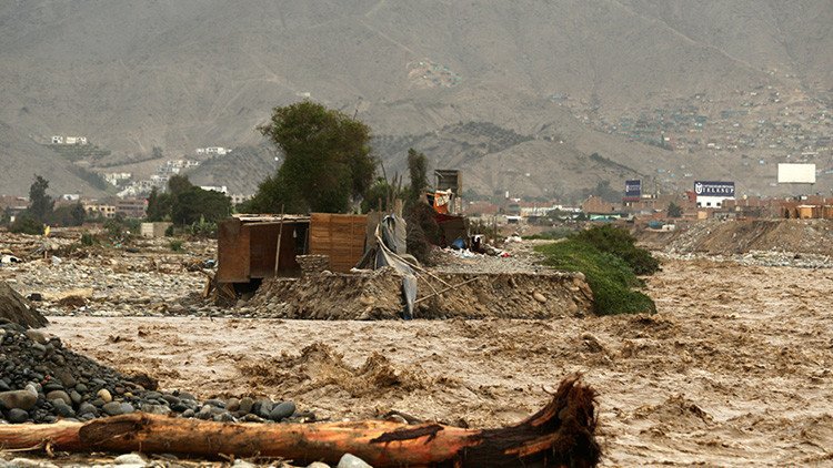 الأمطار تقتل العشرات وتلحق الدمار في الإكوادور وبيرو 
