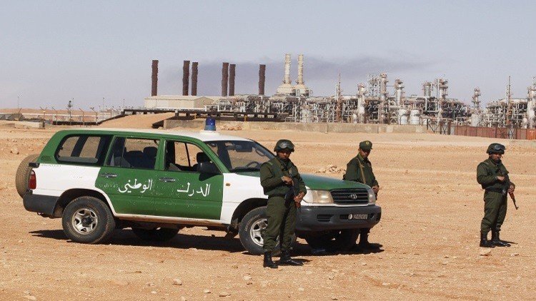 الجيش الجزائري يوقف 7 عناصر إرهابية