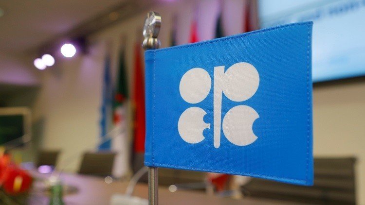 "أوبك" تميل لتمديد اتفاق خفض إنتاج النفط