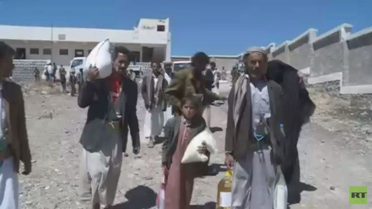 مساعدات غذائية روسية توزع في صنعاء