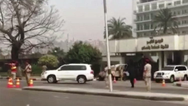 نشر شريط فيديو صوّر لحظة مغادرة مبارك مستشفى المعادي العسكري