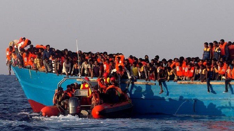 منظمات إغاثة تنفي مساعدة مهربي المهاجرين في البحر المتوسط