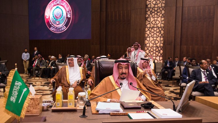 الملك سلمان يغرد بعد انتهاء القمة