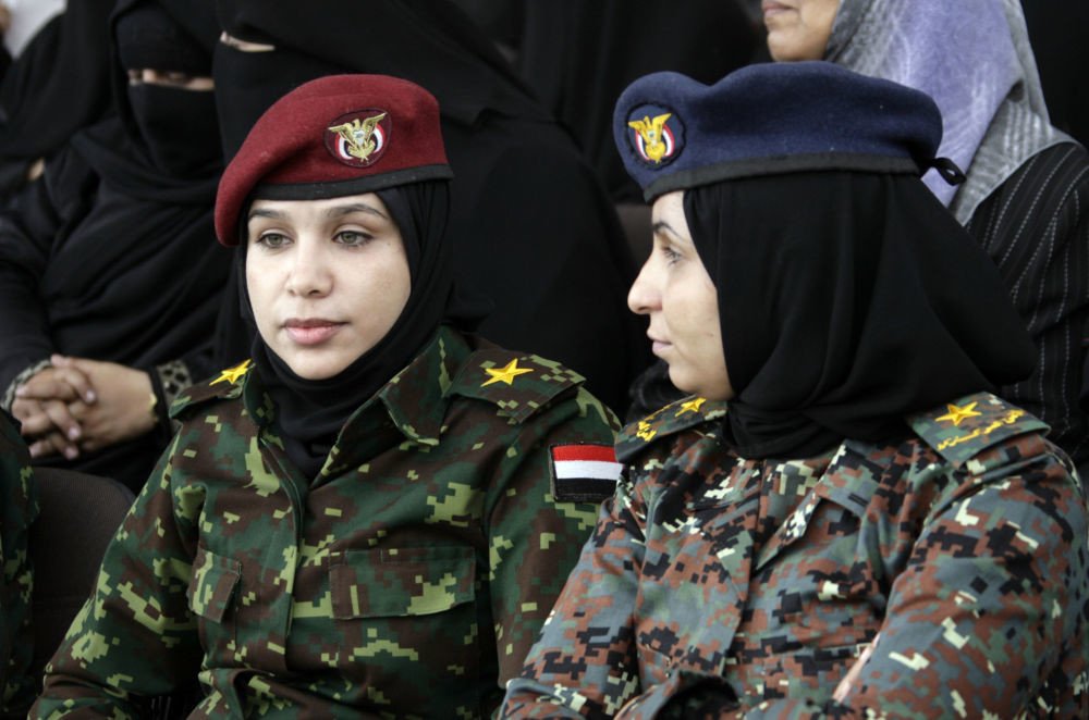 ضابطتان يمنيتان في صنعاء