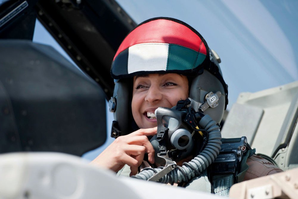 مريم المنصوري طيار حربي في القوات الجوية الإماراتية