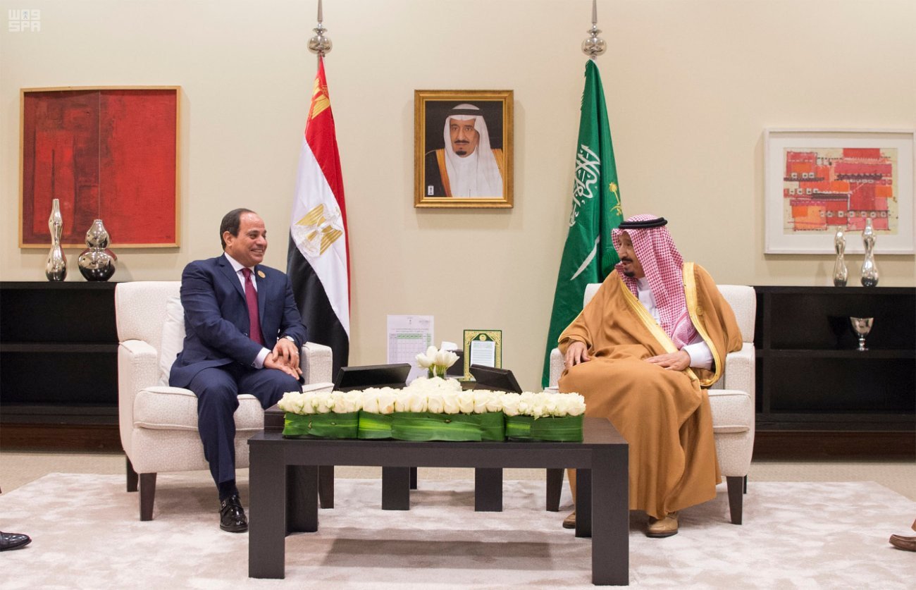 جلسة المصالحة بين الملك السعودي سلمان بن عبد العزيز والرئيس المصري عبد الفتاح السيسي 