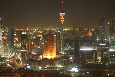 6- الكويت
يعادل احتياطيها النفطي 9 % من الاحتياطي العالمي، ويشكل 50 % من حجم الناتج المحلي الإجمالي للبلاد.
تتجاوز حصة الفرد من الناتج المحلي الإجمالي 70 ألف دولار.