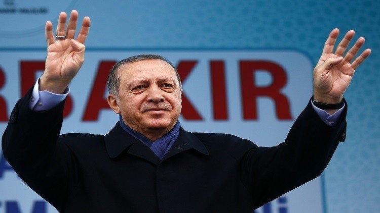 أردوغان يصف نفسه بـ"حامي السلام والحرية"