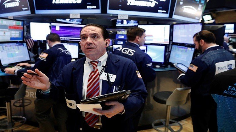النفط ينخفض مع التركيز على تخمة المعروض