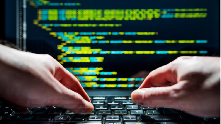 دراسة: تطبيقات هاتفك تسرق معلوماتك سرا لأغراض التجسس