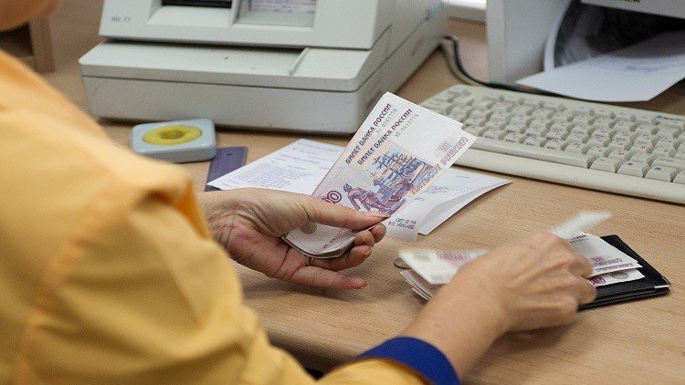 موسكو تفرض قيودا على الحوالات المالية إلى أوكرانيا 