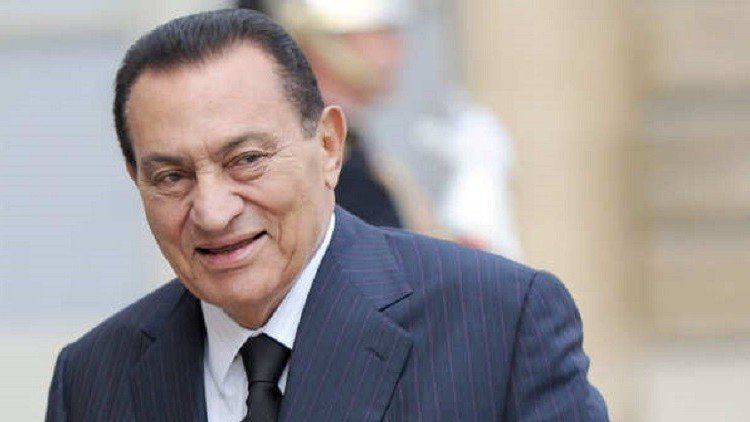 صورة.. حسني مبارك يتصدر امتحان كلية إعلام الأزهر!