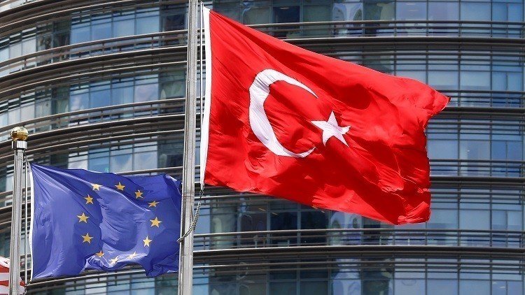 بروكسل تدعو أنقرة لتوافق شعبي لدى إجراء التعديلات الدستورية