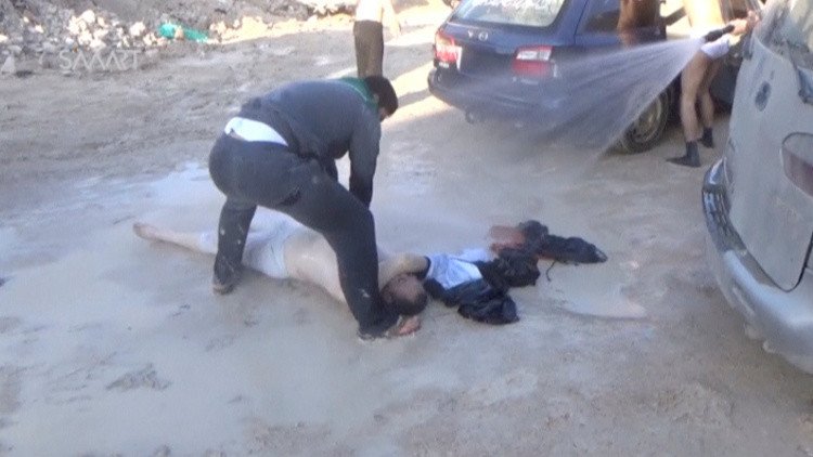 ضابط سابق بالمخابرات الأمريكية يحدد المسؤول عن هجوم خان شيخون الكيميائي