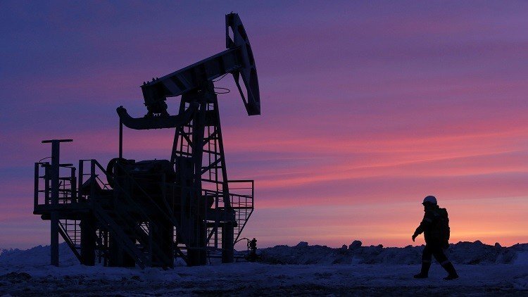 كبار المنتجين يميلون لتمديد اتفاق النفط