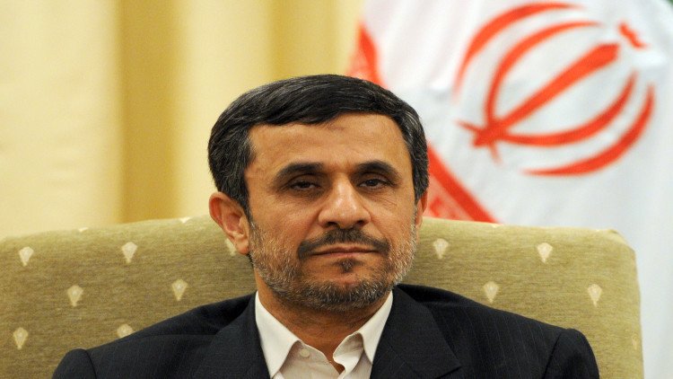 إيران.. مستشار المرشد يهدد باعتقال نجاد أو تغطيس رأسه في الماء