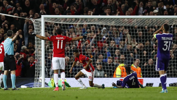 مانشستر يونايتد بشق الأنفس إلى المربع الذهبي للدوري الأوروبي