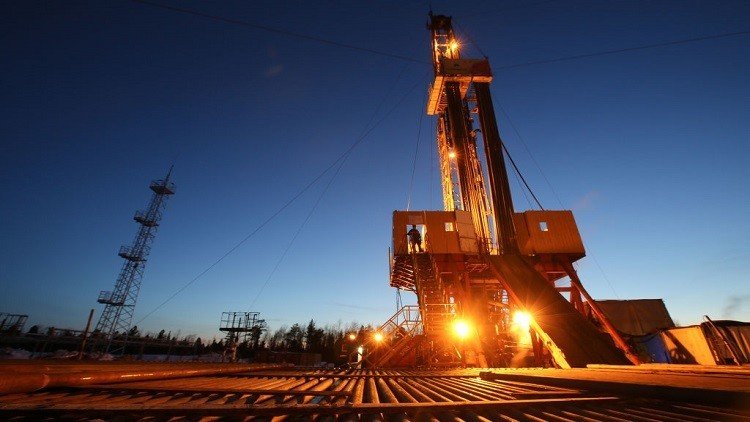 أسعار النفط تصعد مع احتمال تمديد اتفاق فيينا