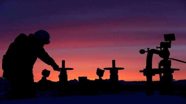 إنتاج روسيا النفطي يتراجع مقتربا من المستهدف في اتفاق الخفض