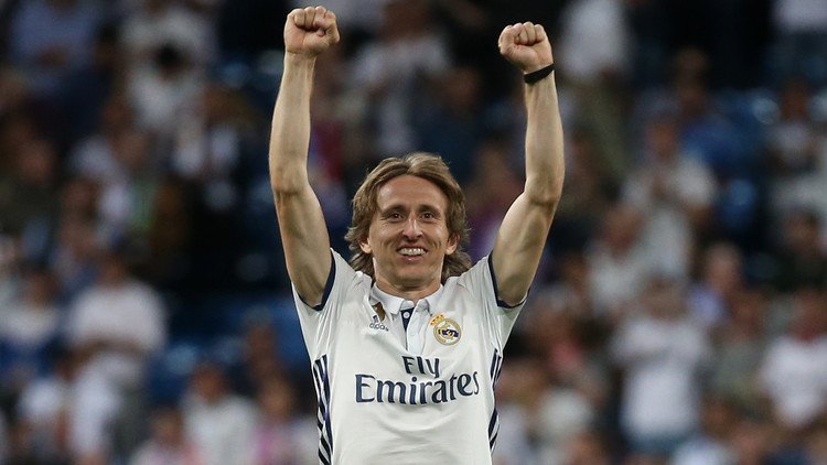 لوكا مودريتش يحل ضيفا على شبيهه في غرناطه!