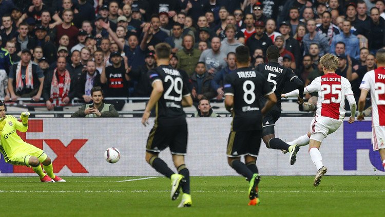 أياكس يضع قدما في نهائي الدوري الأوروبي