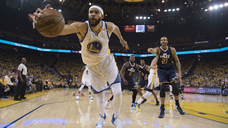 غولدن ستيت يتغلب للمرة الثانية على يوتا في الـNBA