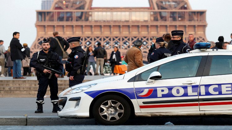 الشرطة الفرنسية تبحث عن 3 أشخاص يشتبه في إعدادهم لعمليات إرهابية
