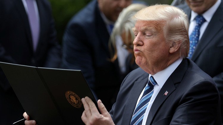 ترامب يصدر أمرا تنفيذيا حول الأمن الإلكتروني