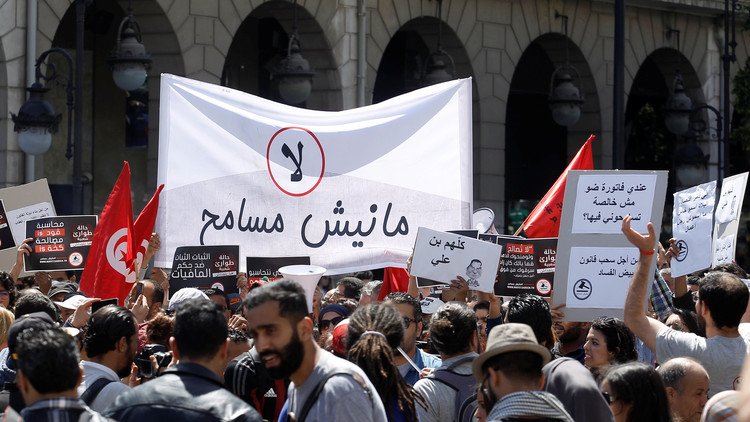 "مانيش مسامح" تقود مسيرة في تونس ضد "تبييض الفساد" 