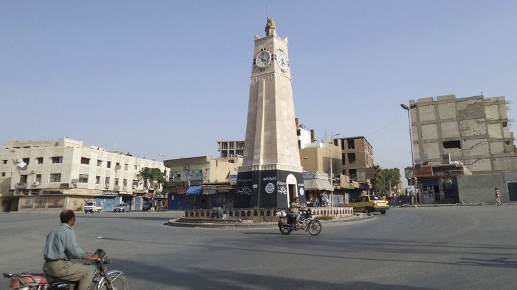 دمشق تريد تسلُّم عاصمة "داعش" من الكرد