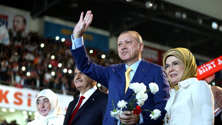 أردوغان يعود إلى زعامة حزب "العدالة والتنمية" 