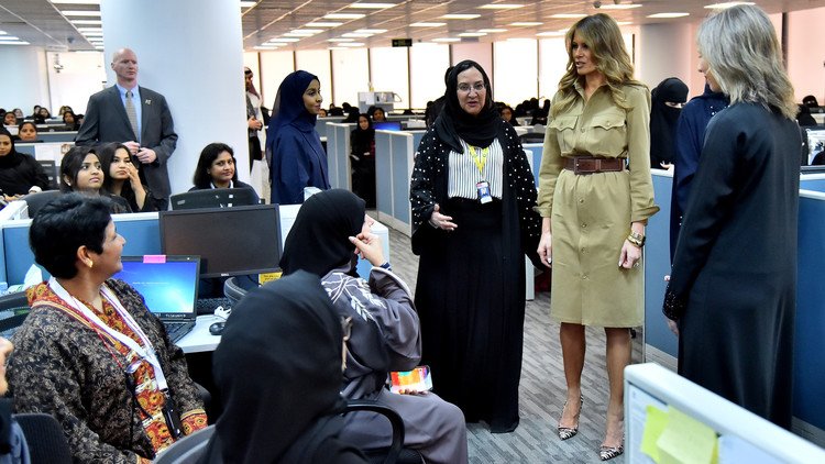 بالصور.. ميلانيا ترامب تنصح السعوديات!