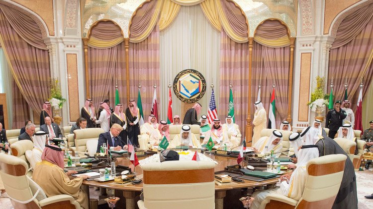أي عقود وقعتها واشنطن والرياض بمبلغ 380 مليار دولار؟