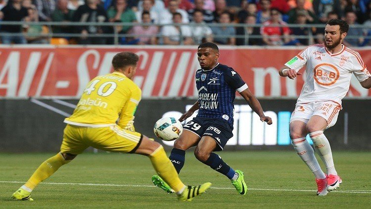 تروا يفاجئ لوريان في الجولة الفاصلة من الدوري الفرنسي