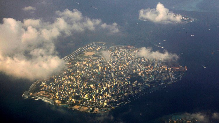 أول دولة غير عربية تقطع العلاقات مع قطر 