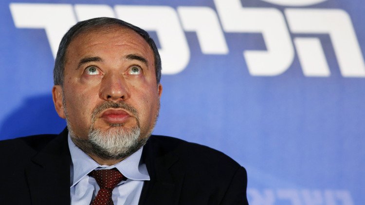 كبير المستوطنين يكذّب ليبرمان على حساب الفلسطينيين