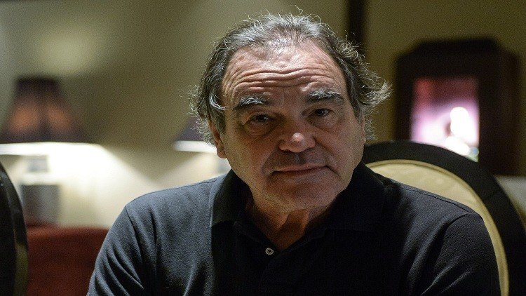 أوليفر ستون: لم يعمل أي رئيس أمريكي مثل بوتين 