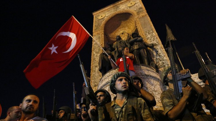 القضاء التركي يصدر أحكاما بالسجن المؤبد بحق 23 شخصا بتهم المشاركة في محاولة الانقلاب