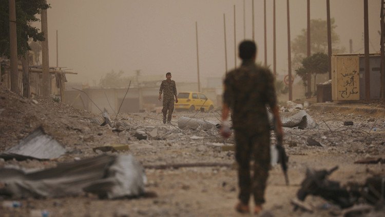 "قسد" تحرر حيا وتقتحم آخر في الرقة